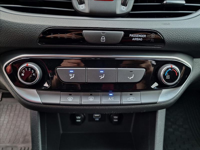 Hyundai i30 1.0 T-Gdi Comfort,ČR,1.Maj - fotka 28 z 47