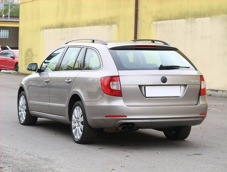 Škoda Superb (2011) 2.0 TDI, 4X4, Tempomat - fotka 4 z 21