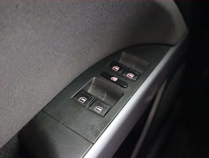 Seat Leon (2010) 1.4 TSI, nová STK, servisované - fotka 14 z 19