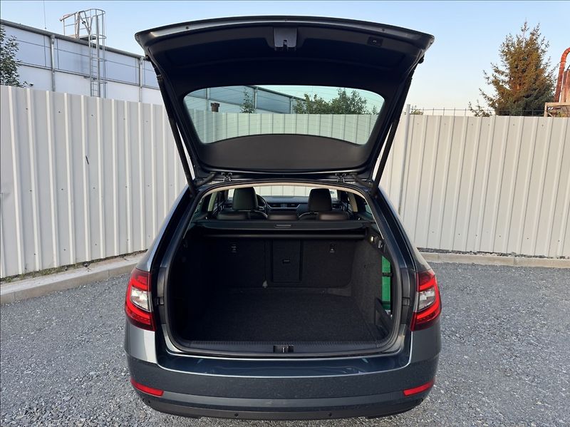 Škoda Octavia 2,0 TSI 140kW DSG L&K 4x4 DPH - fotka 12 z 50