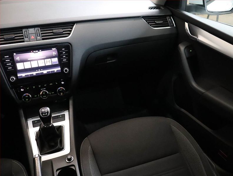 Škoda Octavia (2017) Ambition Plus 2.0 TDI 4x4 - fotka 8 z 24
