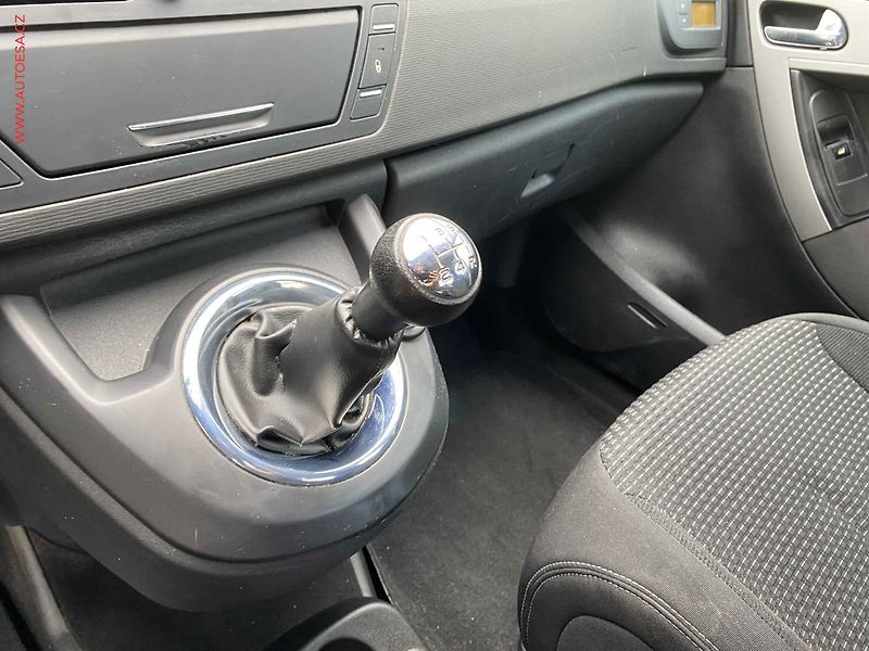 Citroën C4 Picasso (2009) 1.6i, autoAC, temp - fotka 15 z 18