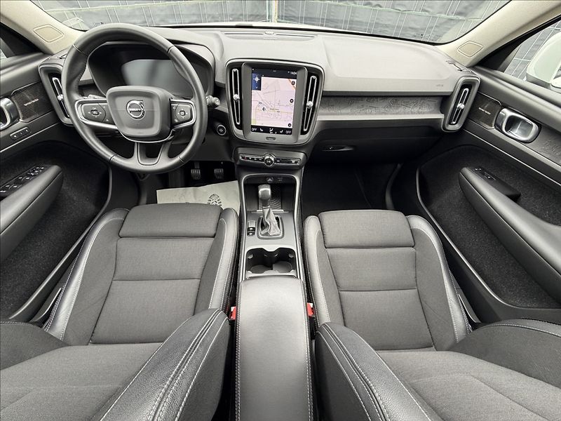 Volvo XC40 1.5 T3 Momentum/Panorama - fotka 8 z 29