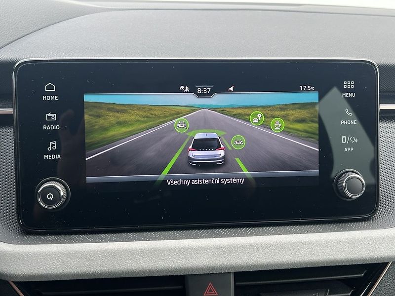 Škoda Scala Top Selection 1.0 TSI 85 Kw - fotka 25 z 32