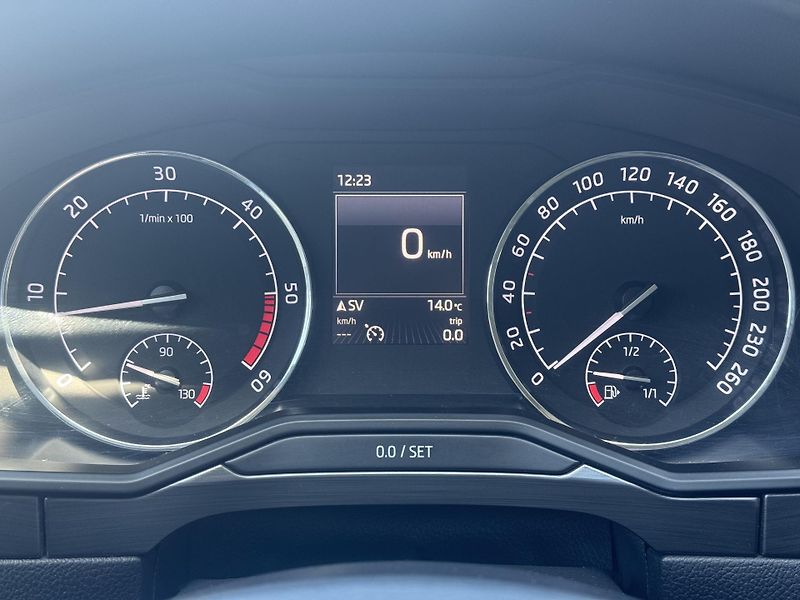 Škoda Superb (2018) III 2.0TDi MAN Style Kessy RZV - fotka 29 z 48