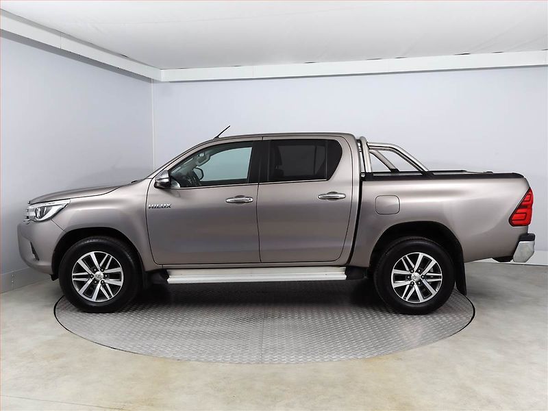 Toyota Hilux (2017) Executive 2.4 D-4D - fotka 3 z 20