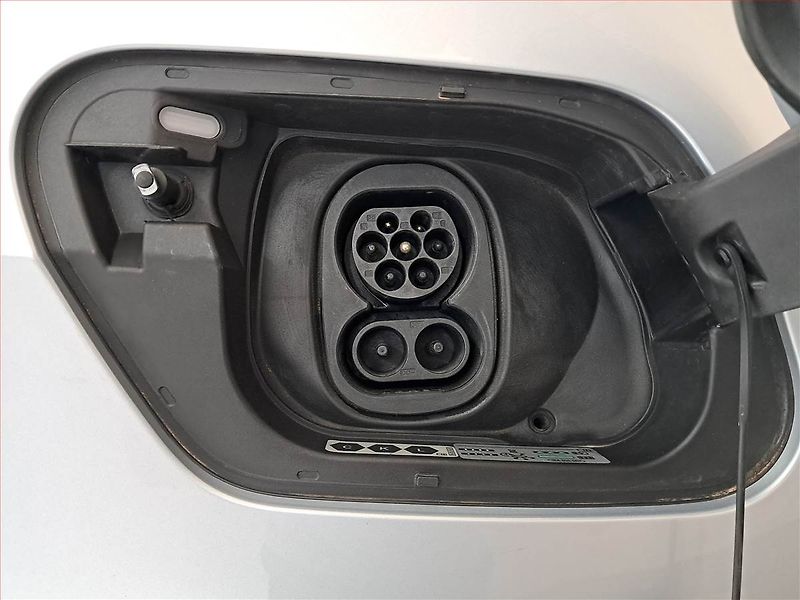 Volkswagen ID.3 (2023) Pro Perf. (62 kWh), SoH 87% - fotka 28 z 29