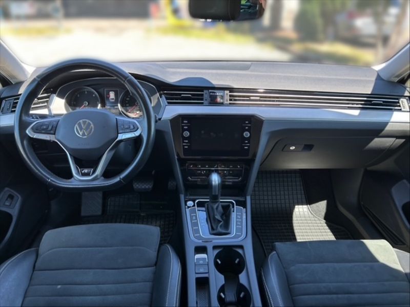 Volkswagen Passat 2,0 TDI 110 Elegance AT - fotka 9 z 11