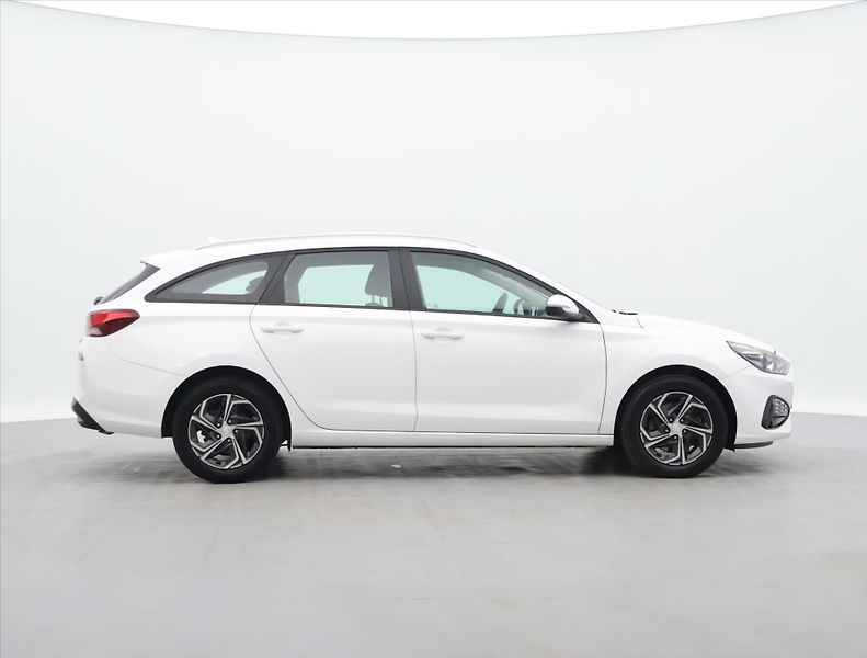 Hyundai i30 1,5 i Comfort Family CZ 2.Maj - fotka 8 z 31