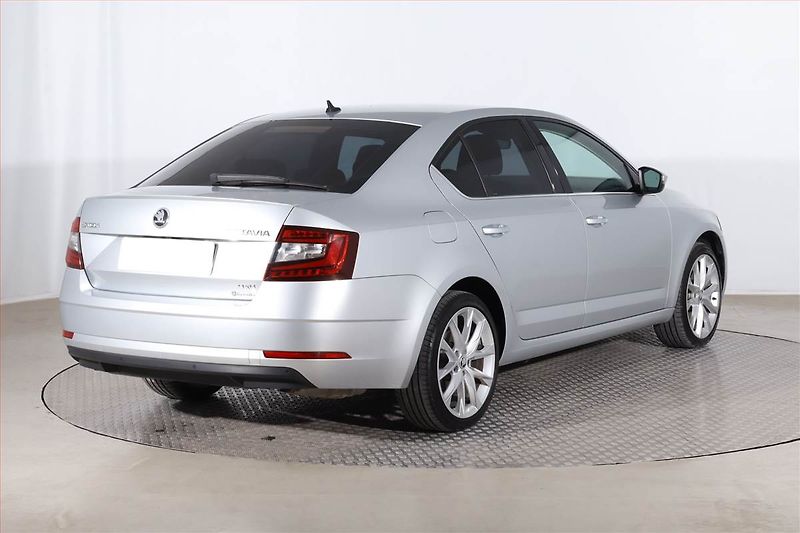 Škoda Octavia (2018) Style 1.8 TSI, 4X4, Automat - fotka 5 z 28