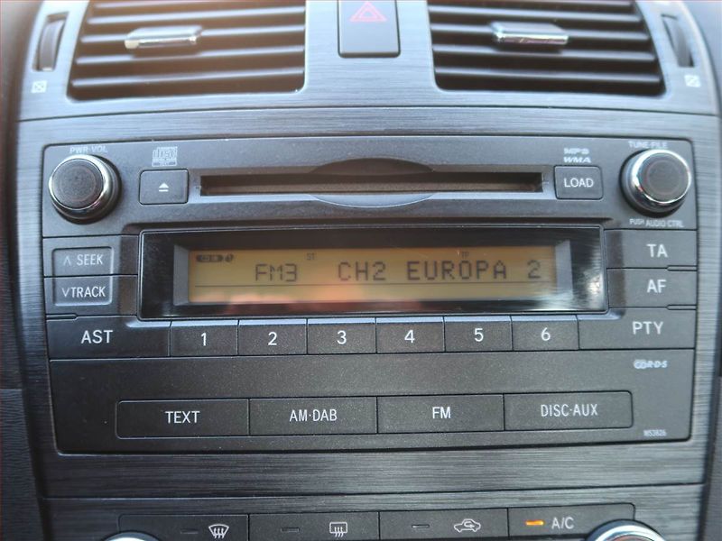 Toyota Avensis (2010) 2.2 D-4D, Automat, Xenony - fotka 12 z 18