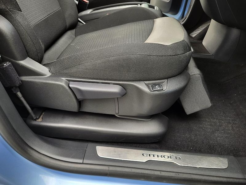 Citroën Grand C4 Picasso 2.0 eHDi autom EXCLUSIVE 7míst - fotka 24 z 48