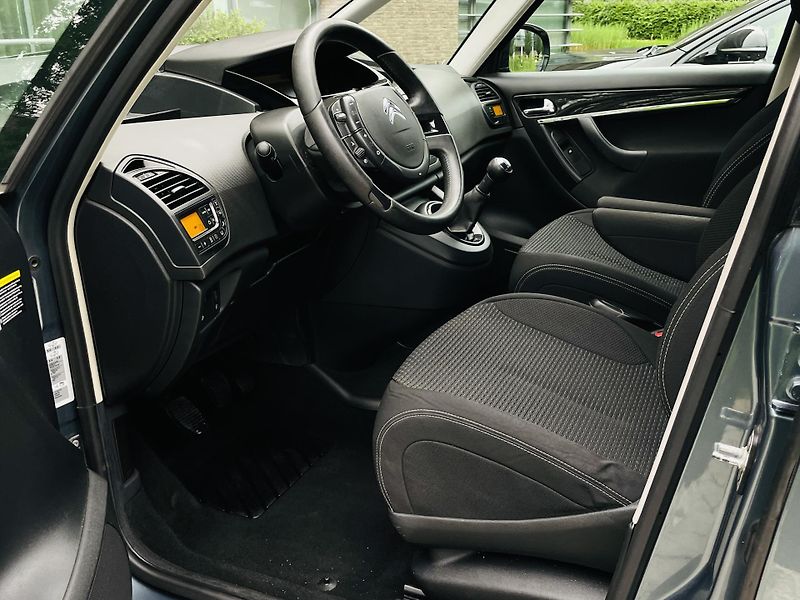 Citroën C4 Picasso 1.6i 88KW MANUÁL LED SENZORY - fotka 25 z 38
