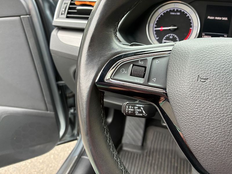 Škoda Superb 2.0 TDI 4x4 STYLE 140 kW DSG - fotka 17 z 40