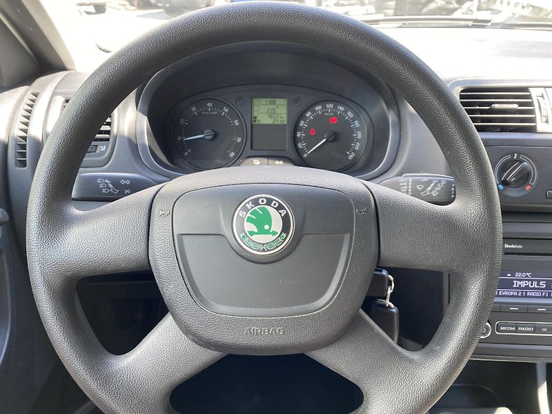 Škoda Fabia 1.4i 63kW-KLIMATIZACE-46 000KM - fotka 16 z 34