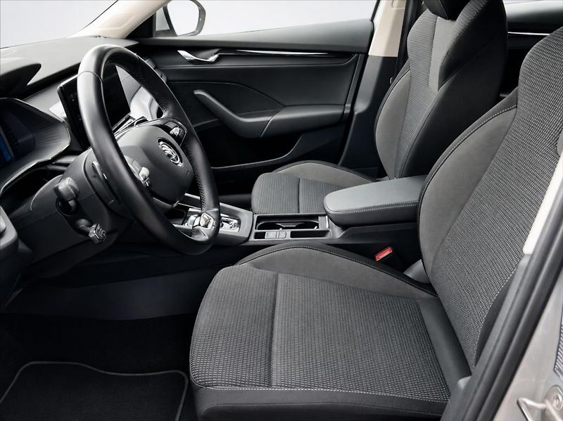 Škoda Octavia 2,0 TDi EXECUTIVE DSG - fotka 7 z 10