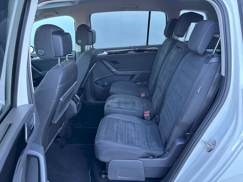 Volkswagen Touran (2022) 1.5 TSI 110kW HighLine 7 míst - fotka 23 z 35
