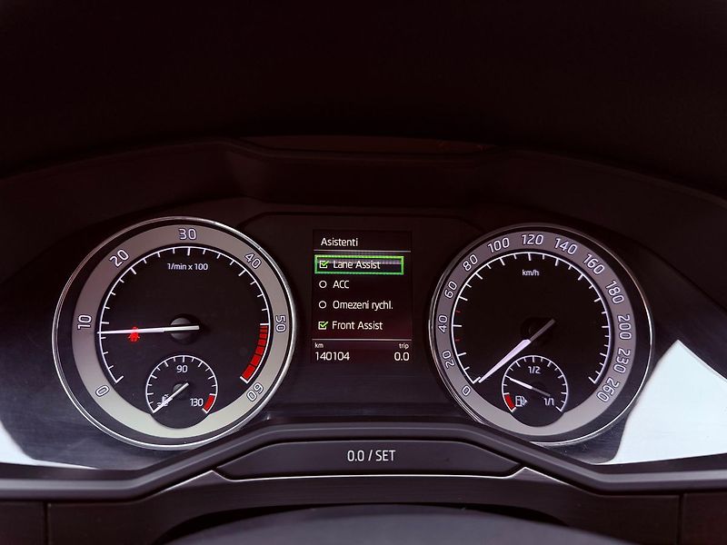 Škoda Superb 2.0 TDi DSG Style, Keyless - fotka 19 z 30