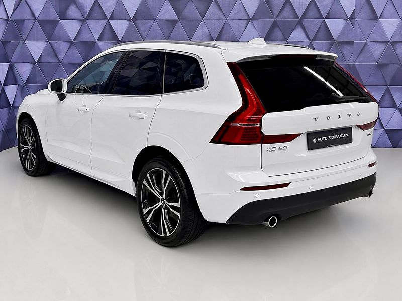 Volvo XC60 B4 AWD MOMENTUM, KAMERA, ACC, - fotka 5 z 20