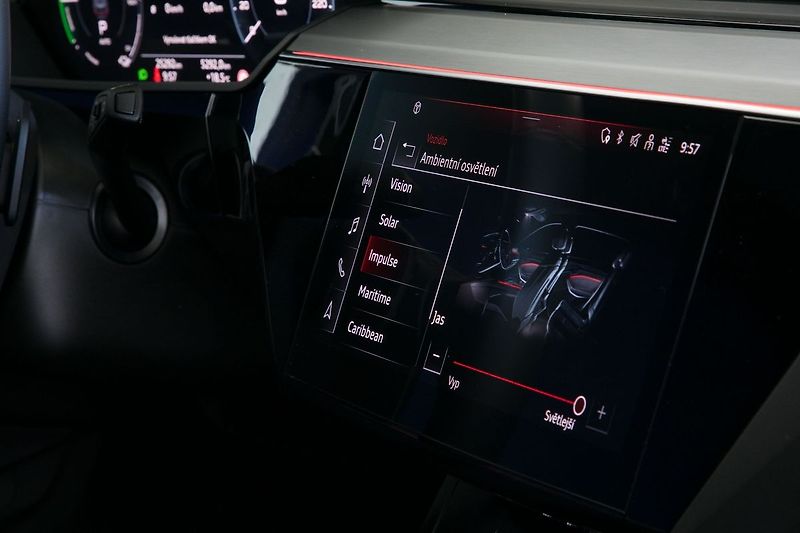 Audi e-tron 55 300kW Pano NightV HUD Tažné - fotka 41 z 50