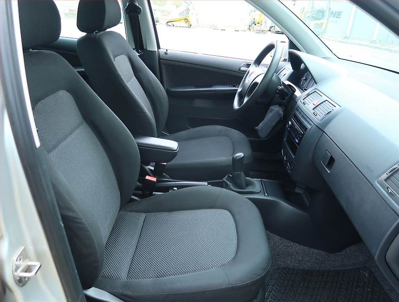 Škoda Fabia (2005) 1.4 16V, po STK, jezdí výborně - fotka 9 z 15