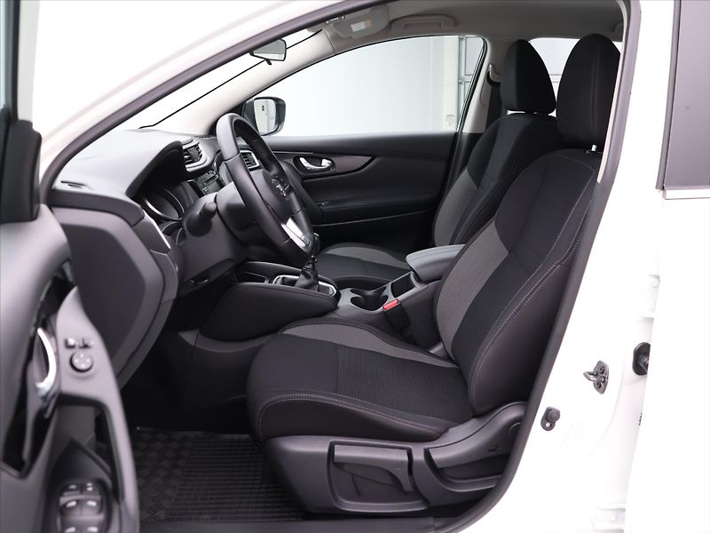 Nissan Qashqai 1,3 DiG-T Acenta CZ 1.Maj - fotka 11 z 37