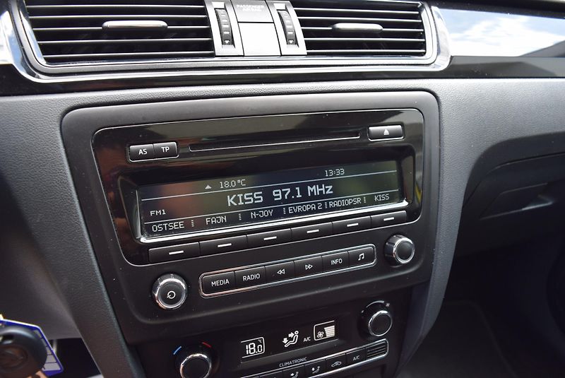 Škoda Rapid (2014) 1.2TSI 63kw AMBITION PANO OPS - fotka 24 z 50