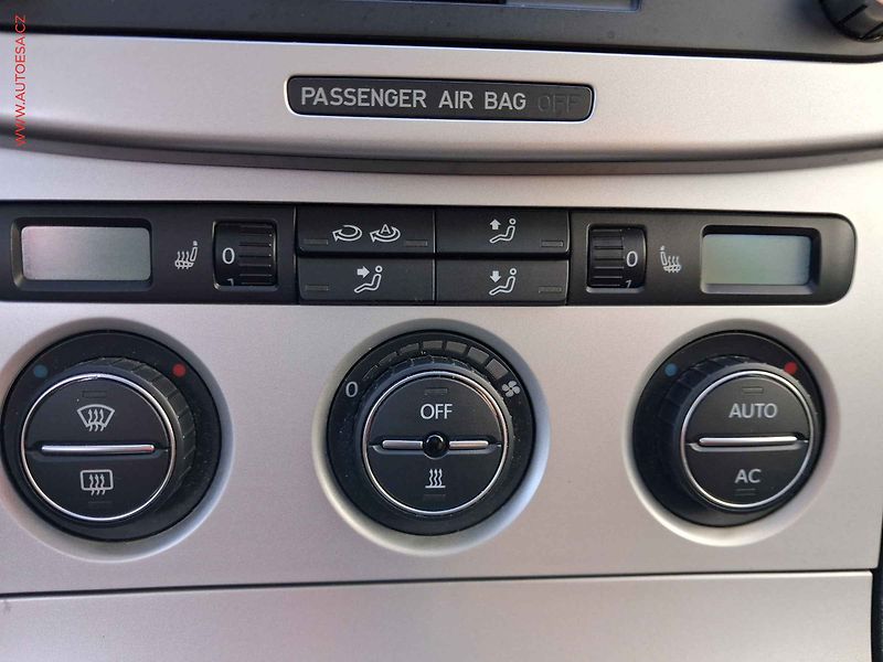 Volkswagen Passat (2009) 2.0 TDi, Sport, navi, Webasto - fotka 13 z 21