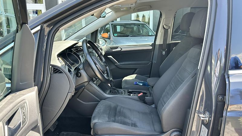 Volkswagen Touran 2.0TDI DSG  - fotka 12 z 15