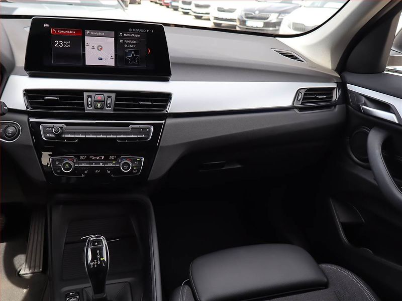 BMW X1 (2022) Innovation xDrive18d - fotka 8 z 21