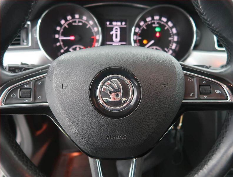 Škoda Superb (2014) Comfort 2.0 TDI, Automat - fotka 19 z 20