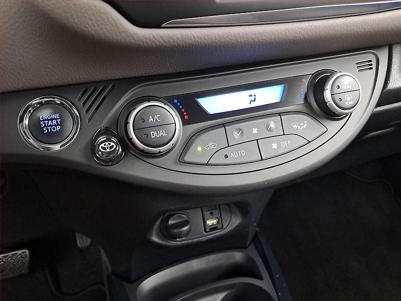 Toyota Yaris (2017) 1.5 Dual VVT-i, Automat, ČR - fotka 15 z 20