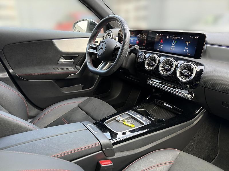 Mercedes-Benz Třídy A 200 - fotka 12 z 18