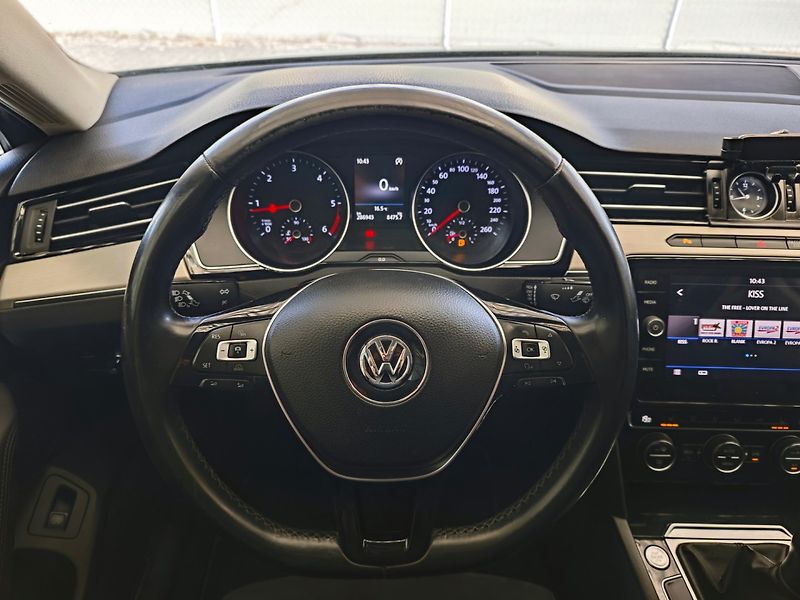 Volkswagen Passat (2017) 2.0 TDi Highline ACC Manuál - fotka 16 z 36