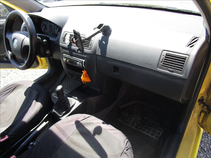 Škoda Fabia 1.2HTP - fotka 15 z 37