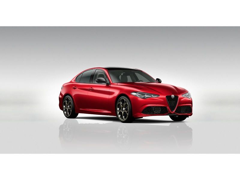 Alfa Romeo Giulia (2026) 2.0T 280k AT8 ZF Q4 4x4 Intens - fotka 1 z 6
