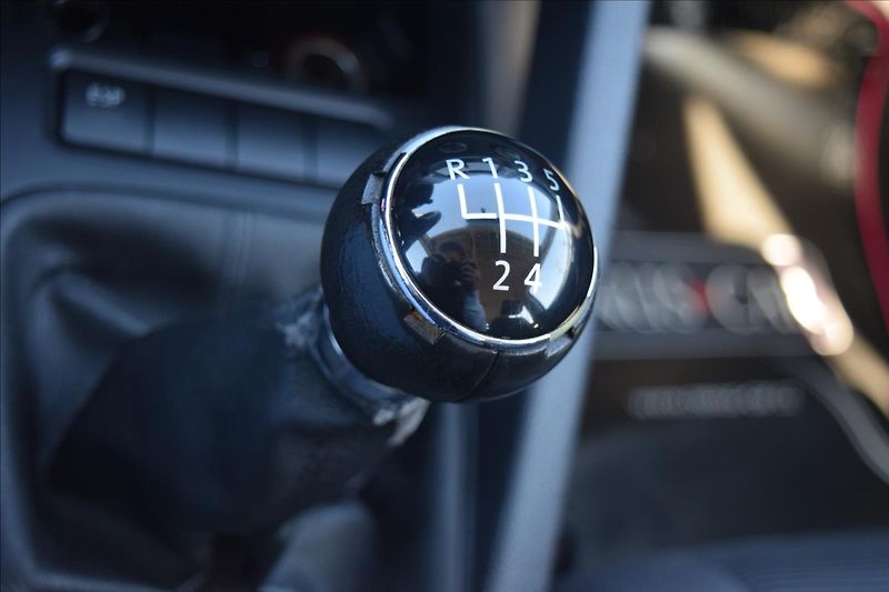 Volkswagen Golf 1,9 TDI 66KW BEZ DPF NOVÁ STK - fotka 42 z 45