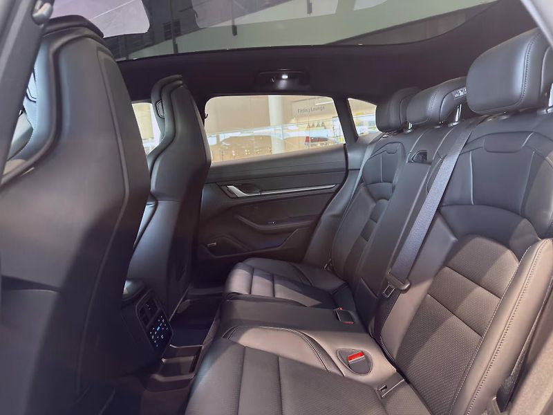Porsche Taycan 4S Sport Turismo Pano 360 Matr - fotka 22 z 23