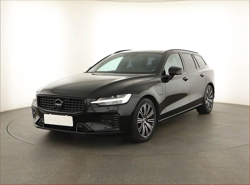 Volvo V60 (2020) R-Design T8 Twing Engine - fotka 2 z 17