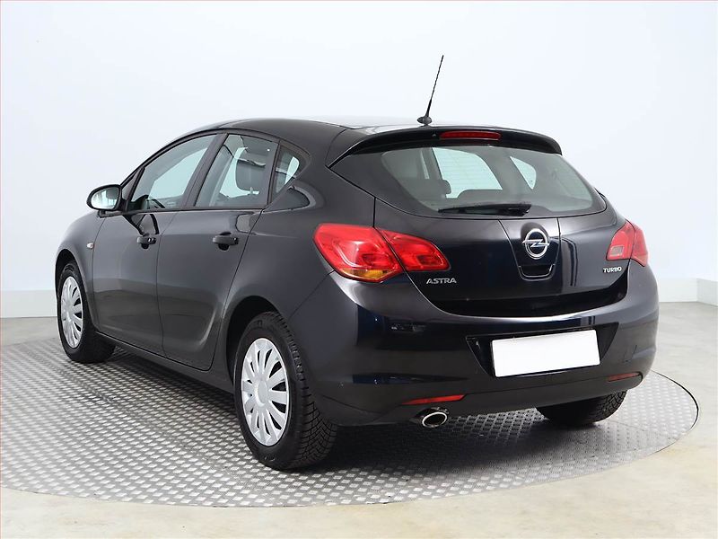 Opel Astra (2011) 1.4 T, Serv.kniha, Tempomat - fotka 4 z 10