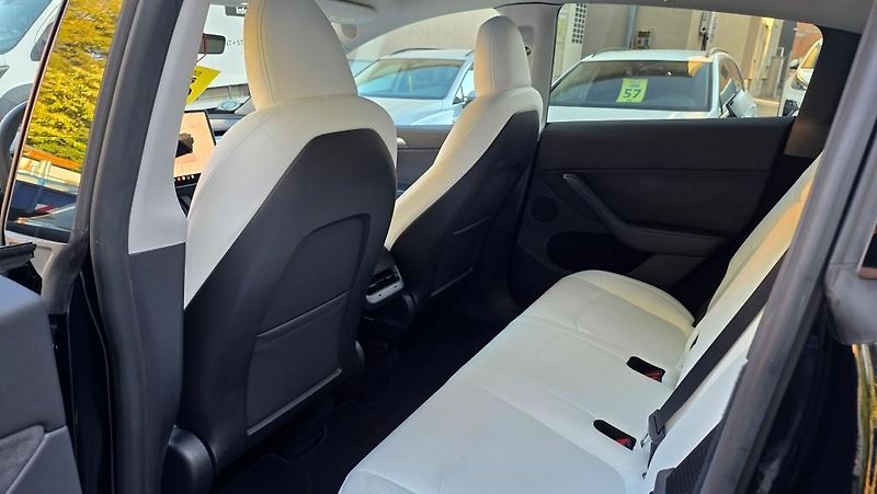 Tesla Model Y (2023) LR AWD DE Záruka SoH 92,7%  - fotka 8 z 41