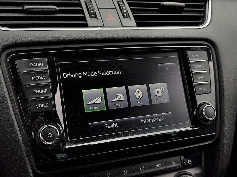 Škoda Octavia (2013) Combi Elegance plus 2,0 Tdi 11 - fotka 11 z 37