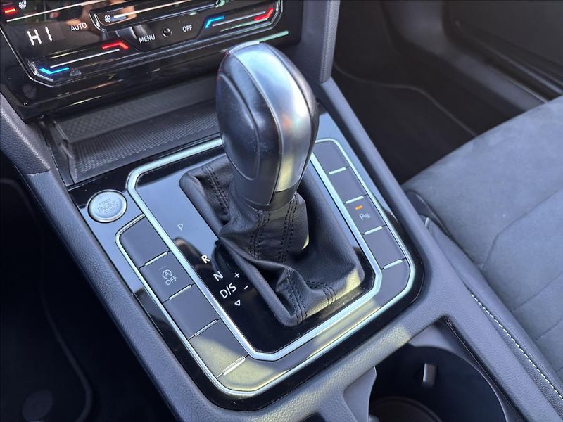 Volkswagen Passat 2,0 TDI 147kW Elegance DSG - fotka 40 z 46