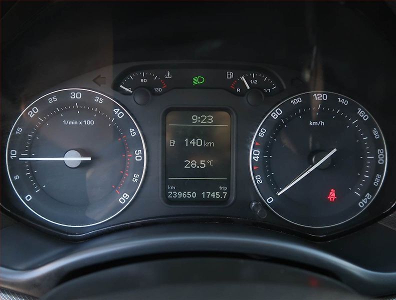 Škoda Octavia (2007) Elegance 2.0 TDI, 4X4 - fotka 11 z 19