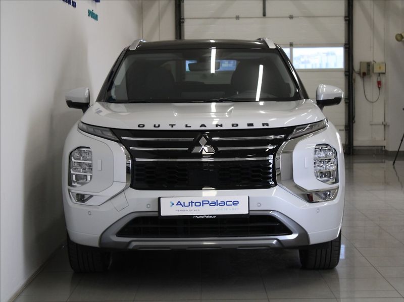 Mitsubishi Outlander 2,4 PHEV AWD Instyle TAŽNÉ - fotka 2 z 30