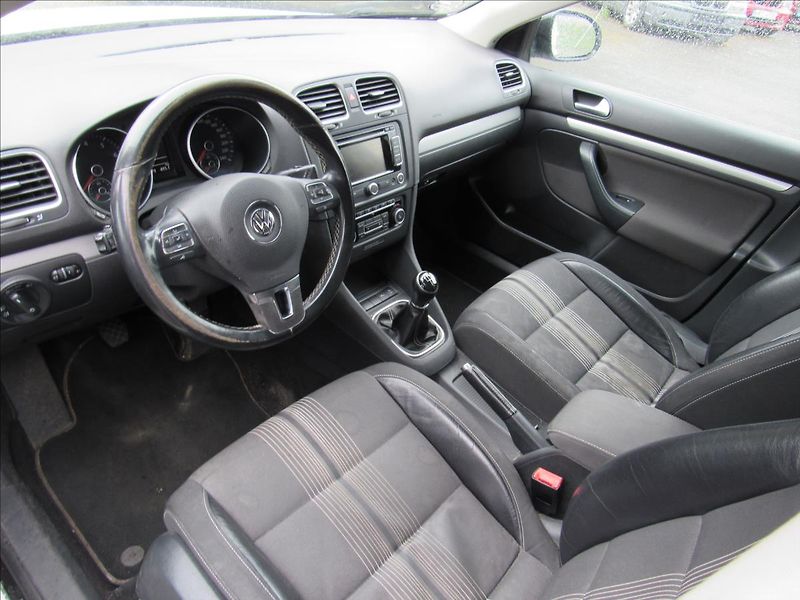 Volkswagen Golf 1,2 TSI 77kW Variant BlueMotio - fotka 9 z 29