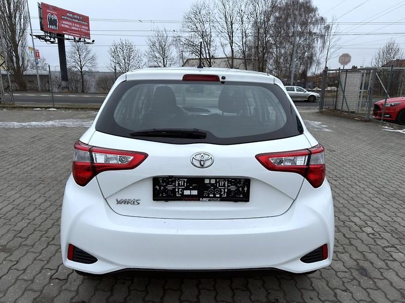 Toyota Yaris 1.5i 82 kW navi. serviska - fotka 4 z 21