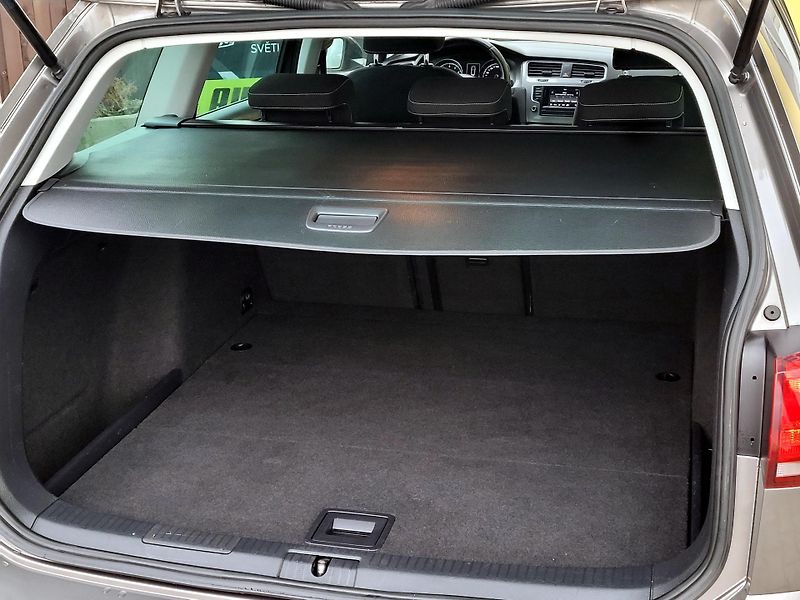 Volkswagen Golf 1,2 TSi LOUNGE 81kW *SERVIS* - fotka 14 z 45