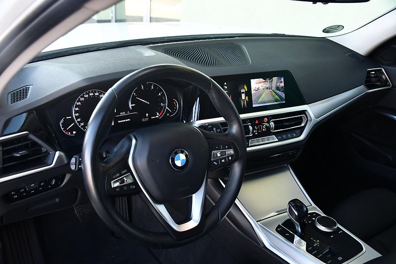 BMW Řada 3 320D xDrive 2xALU 1M ČR - fotka 16 z 38