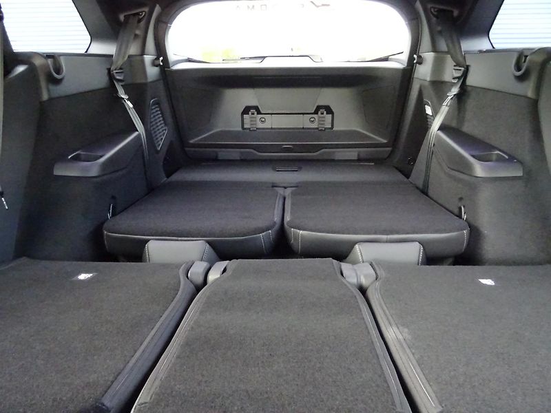 Peugeot 5008 (2026) BUSINESS Hybrid 145k e-DCS6 - fotka 14 z 47
